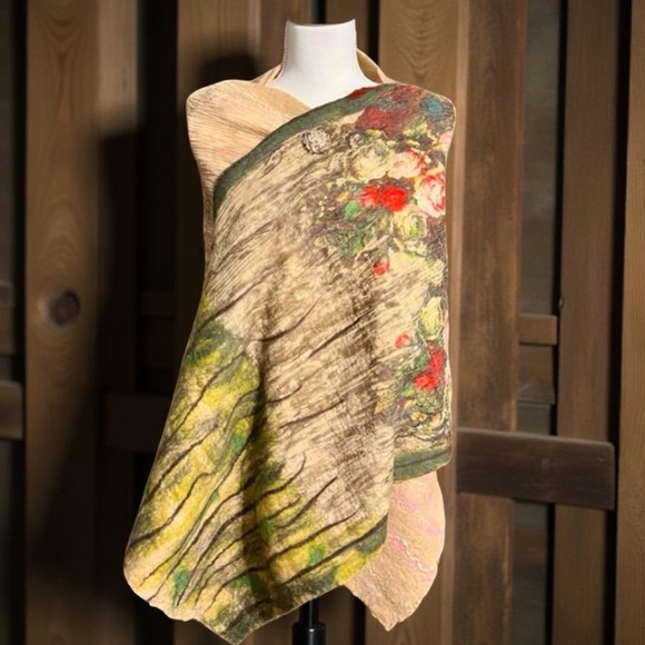 Wool shawl - Floral Wool & Silk shawl very soft & warm Hand crafted L 74”
W 24” - Picture 10 of 13